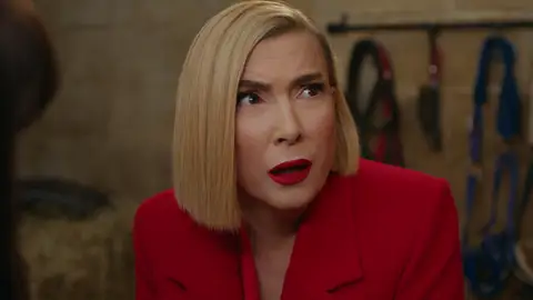 Julia lleva su venganza al límite: Handan, ¡a punto de morir! Julia lleva su venganza al límite: Handan, ¡a punto de morir!