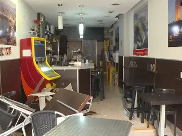 Estampa su coche contra un bar tras una pelea por celos: "No es una coincidencia, es un voy a por ti" Estampa su coche contra un bar tras una pelea por celos: "No es una coincidencia, es un voy a por ti"