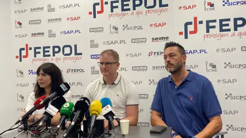 Imma Viudes y Toni Castejón, portavoces de Sap-Fepol, y el secretario general de Sap-Fepol Pere Garcia Imma Viudes y Toni Castejón, portavoces de Sap-Fepol, y el secretario general de Sap-Fepol Pere Garcia