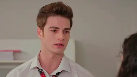 ¡Sorpresa agridulce!: Berk, decepcionado al ver que su romántico detalle no emociona a Aybike ¡Sorpresa agridulce!: Berk, decepcionado al ver que su romántico detalle no emociona a Aybike