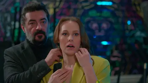 ¡Salvados por una mentira!: Gokhan evita que Nebahat descubra a Akif y Süreyya juntos ¡Salvados por una mentira!: Gokhan evita que Nebahat descubra a Akif y Süreyya juntos