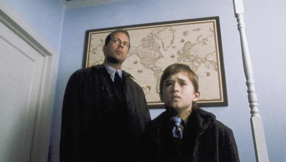 Haley Joel Osment y Bruce Willis en El Sexto Sentido Haley Joel Osment y Bruce Willis en El Sexto Sentido