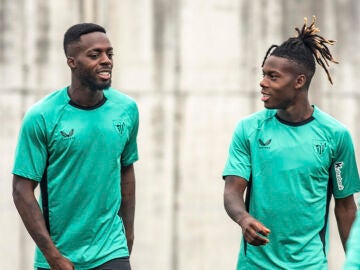 Nico Williams junto a su hermano Iñaki en un entrenamiento de Athletic