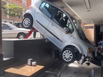 Ricardo se ha librado de morir aplastado por un coche en la terraza de una cafetería: "He vuelto a nacer"