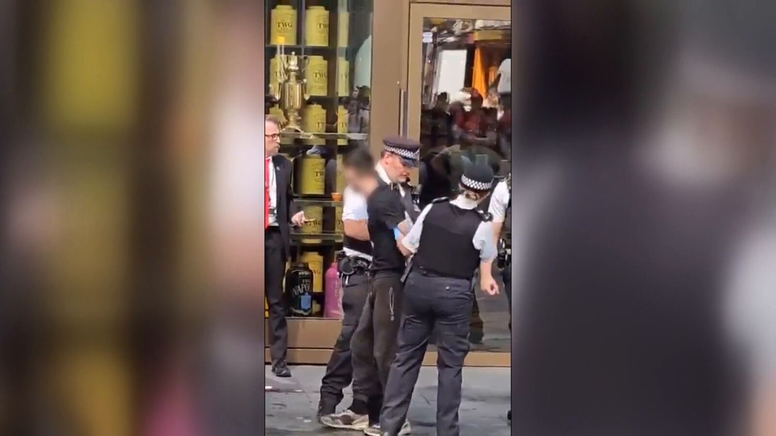 Detenido un hombre tras apuñalar a una mujer y una niña en el centro de Londres