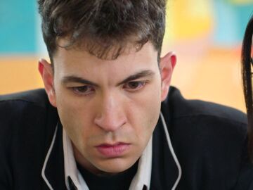 &iexcl;Por los pelos! Tolga evita que Yasmin vea el v&iacute;deo que podr&iacute;a destrozarle la vida