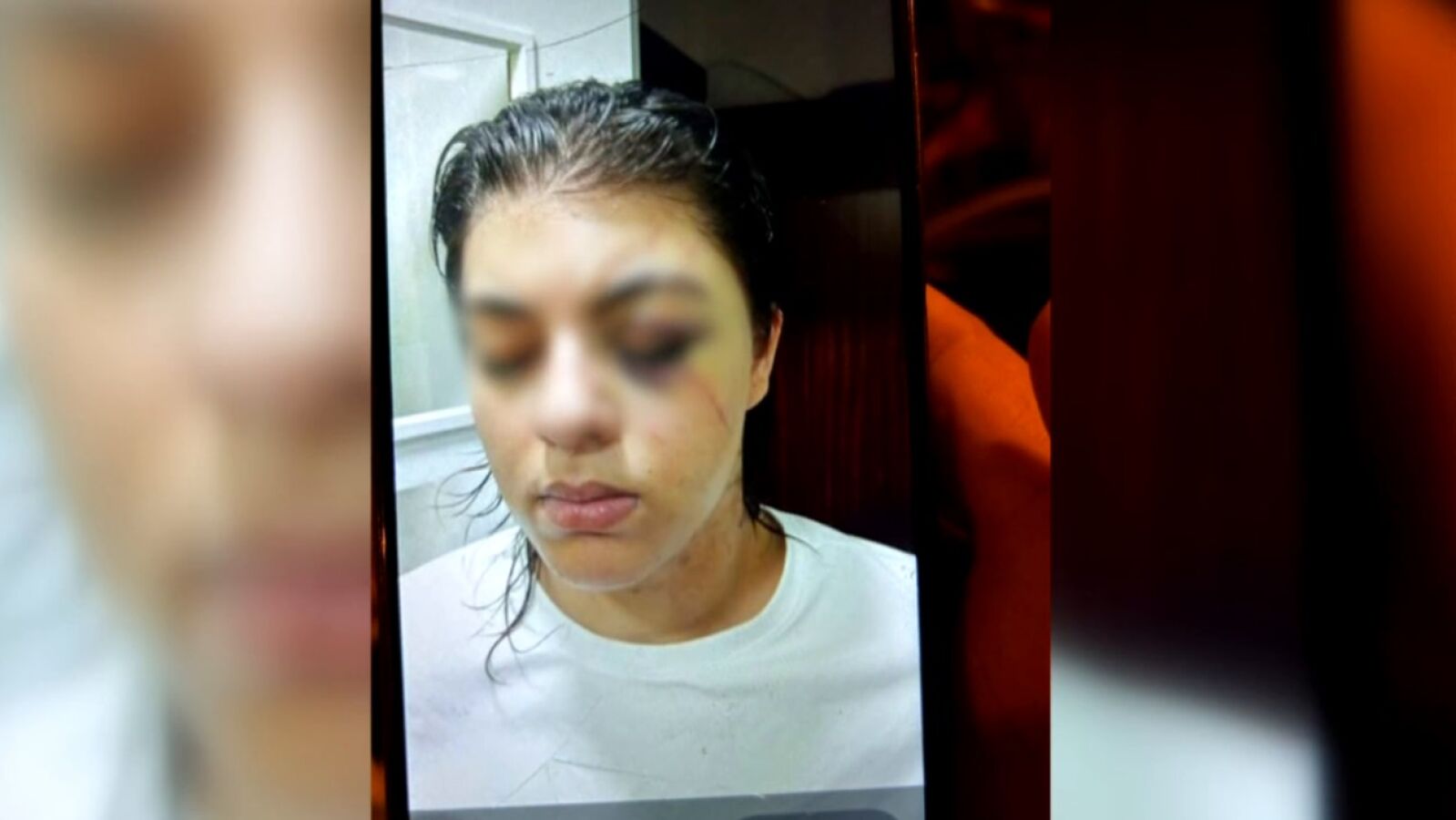 Una joven pasa un mes secuestrada por su pareja y atada a la cama: 