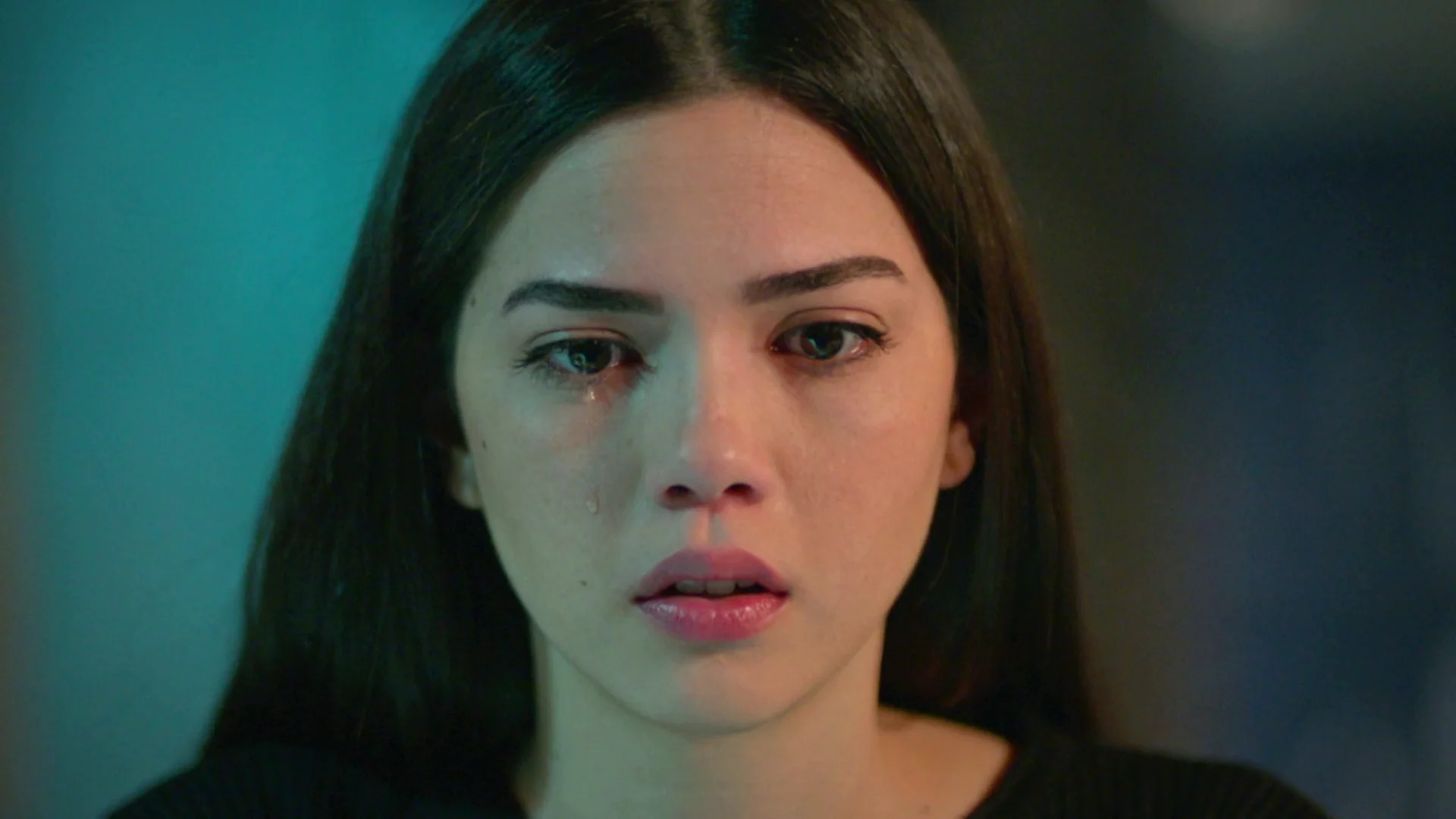 Yasmin descubre la verdad sobre la muerte de su padre: ¡Şevval fue quién provocó el accidente! Yasmin descubre la verdad sobre la muerte de su padre: ¡Şevval fue quién provocó el accidente!