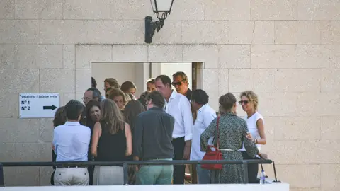 La reina Sofía en el velatorio de Juan Gómez-Acebo La reina Sofía en el velatorio de Juan Gómez-Acebo