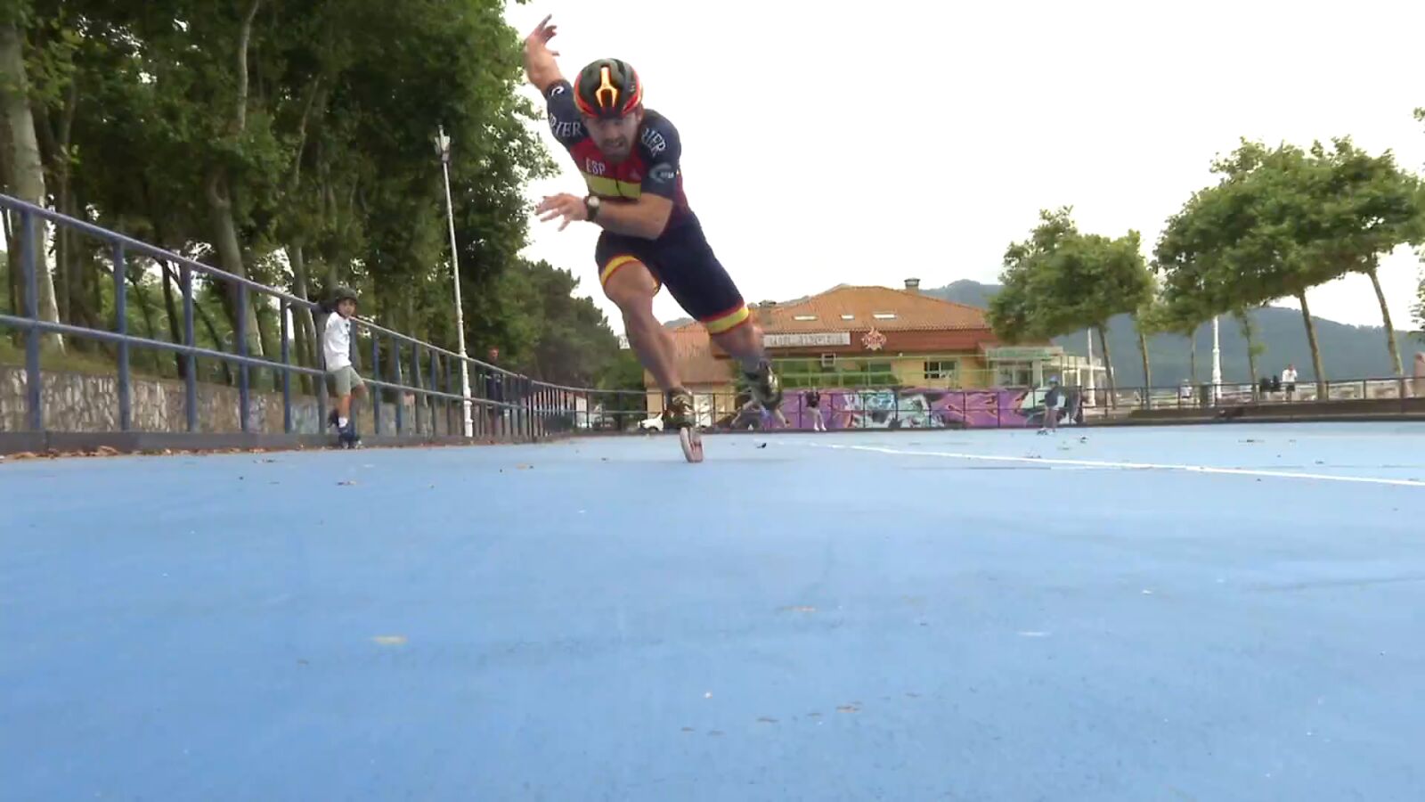 El patinador Chevi Guzmán bate el récord mundial de 100 metros: 