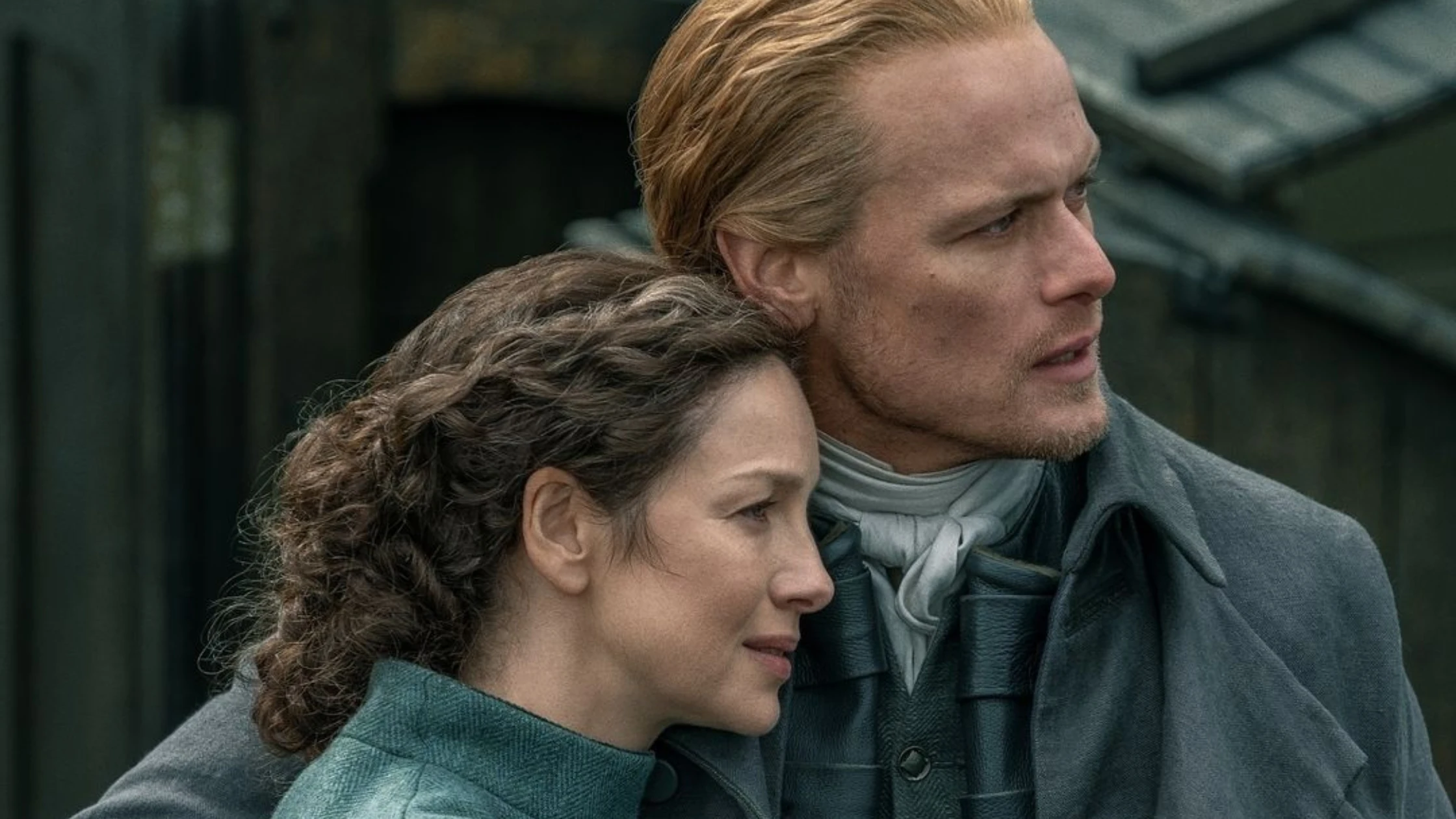 Caitriona Balfe y Sam Heughan como Claire y Jamie Fraser en la temporada 7 de Outlander