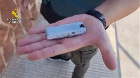 Los habitantes de Formentera del Segura, grabados en casa por un vecino mirón que colocó cámaras en las rejas Los habitantes de Formentera del Segura, grabados en casa por un vecino mirón que colocó cámaras en las rejas