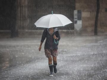 Lluvias, tormentas y oleaje mantienen con avisos a una decena de CCAA