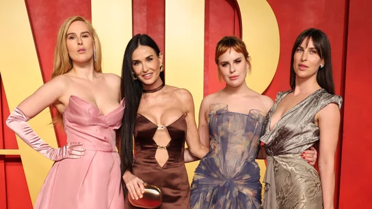 Demi Moore con sus hijas Rumer Willis, Tallulah Willis y Scout LaRue Willis Demi Moore con sus hijas Rumer Willis, Tallulah Willis y Scout LaRue Willis
