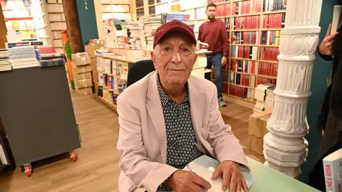 Carlos Ferrando en la presentación de su libro en 2022 Carlos Ferrando en la presentación de su libro en 2022