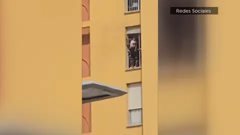 Rescate de un padre y su hijo en Palma de Mallorca Antena 3 Noticias