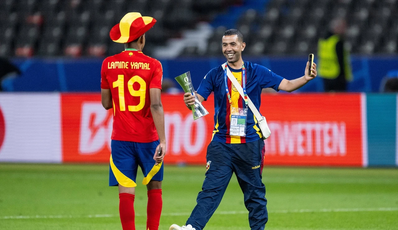 Lamine Yamal junto a su padre