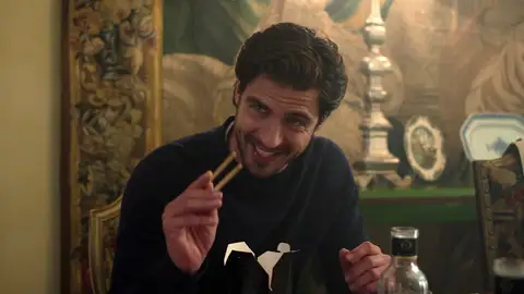 ¡De nuevo, uña y carne! Yago y su padre comparten un tierno momento comiendo en un restaurante chino ¡De nuevo, uña y carne! Yago y su padre comparten un tierno momento comiendo en un restaurante chino