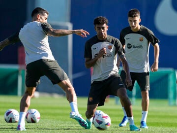 Lamine Yamal entrena con el Barcelona este jueves