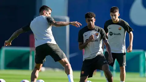 Lamine Yamal entrena con el Barcelona este jueves Lamine Yamal entrena con el Barcelona este jueves