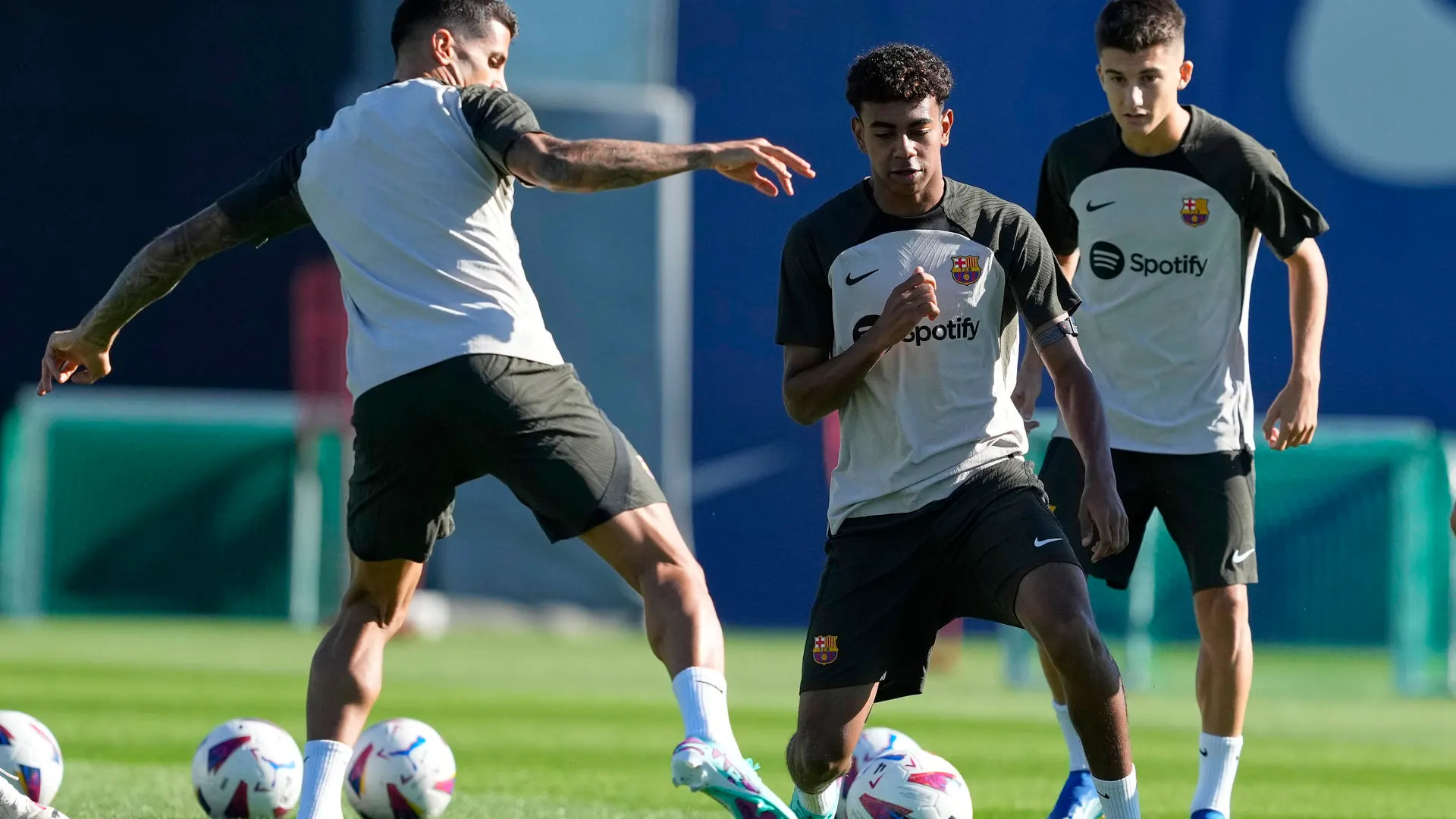Lamine Yamal entrena con el Barcelona este jueves Lamine Yamal entrena con el Barcelona este jueves