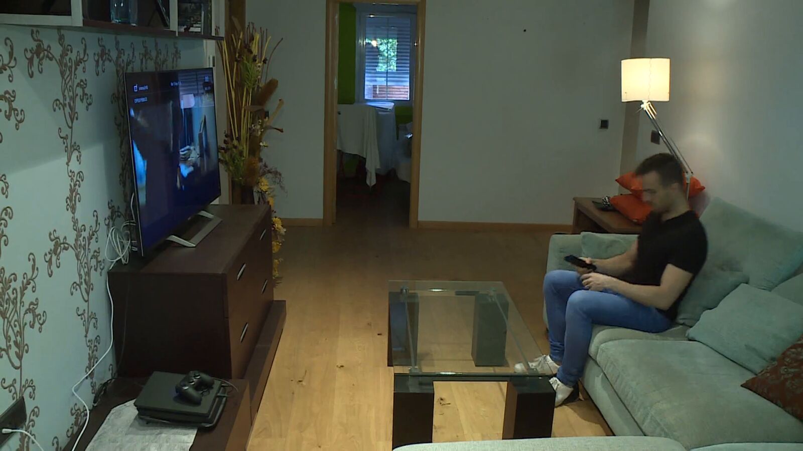 Los elevados precios de la vivienda le obligan a vivir con su ex: 