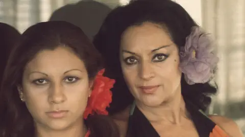 Lola Flores y su hija Lolita en 1975 Lola Flores y su hija Lolita en 1975