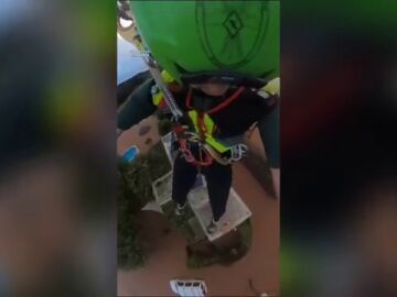 Vídeo del asombroso rescate en helicóptero de 16 personas en Menorca por la DANA