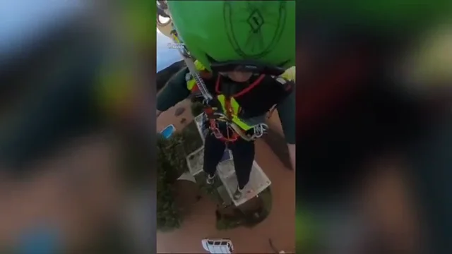 Vídeo del asombroso rescate en helicóptero de 16 personas en Menorca por la DANA Vídeo del asombroso rescate en helicóptero de 16 personas en Menorca por la DANA