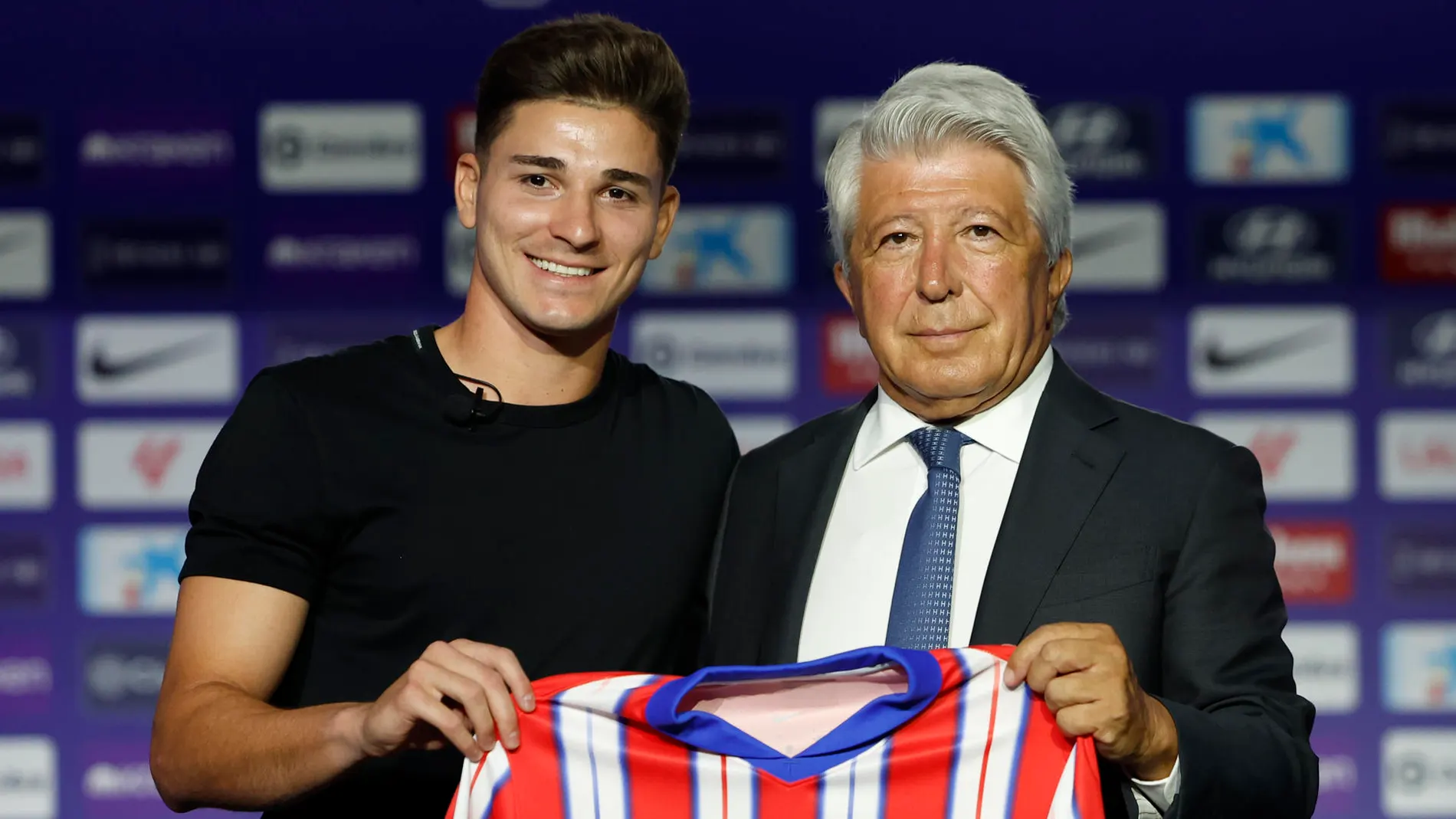 El Atlético de Madrid presenta a Julián Álvarez El Atlético de Madrid presenta a Julián Álvarez