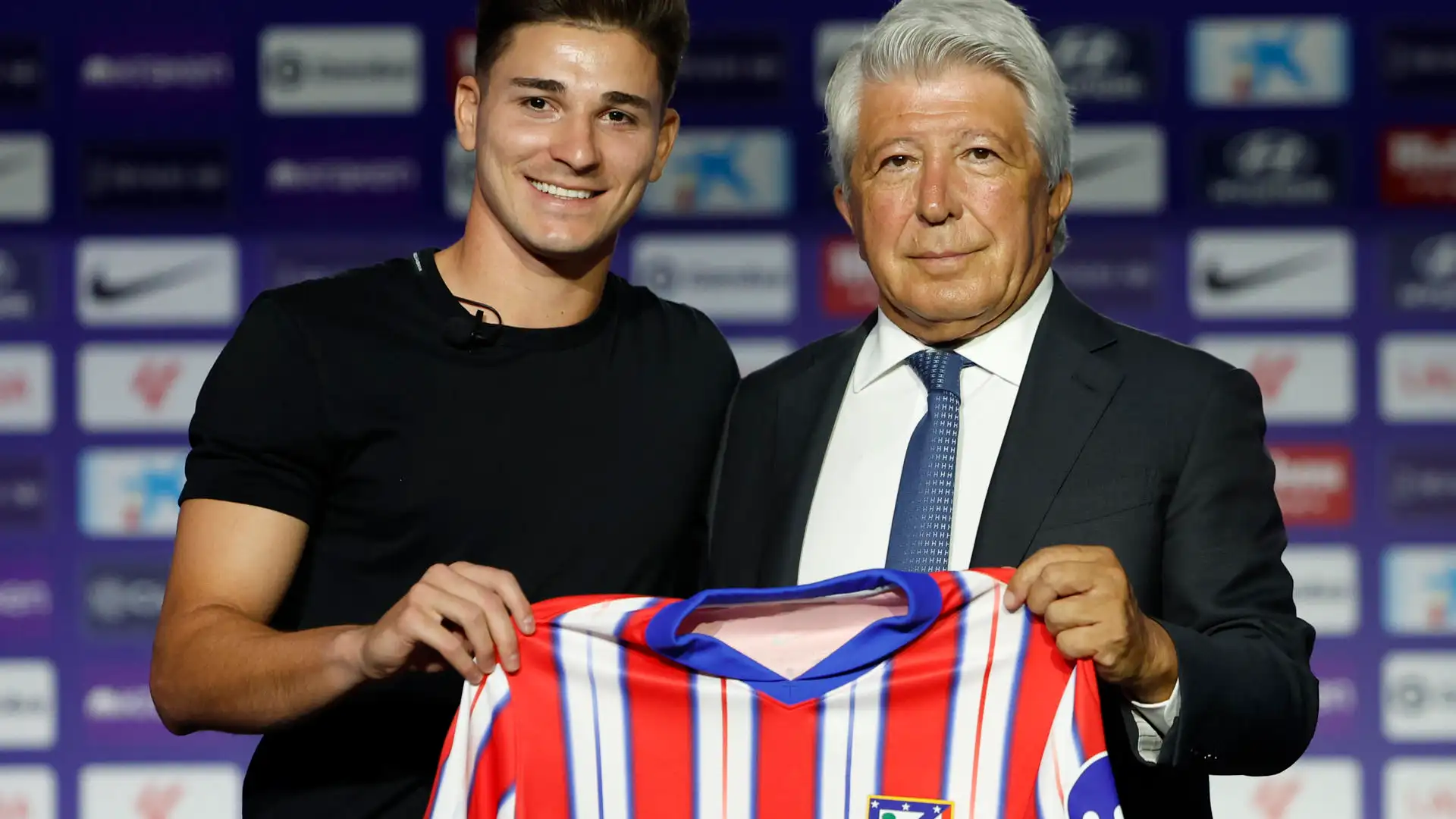 El Atlético de Madrid presenta a Julián Álvarez El Atlético de Madrid presenta a Julián Álvarez