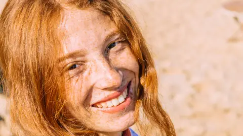 Mujer sonriendo Mujer sonriendo