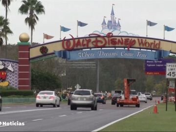 Denuncia la muerte de su esposa en Disney World y la empresa la rechaza por estar suscrito a la plataforma