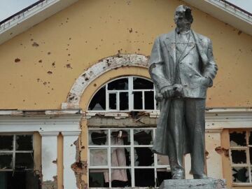 Estatua de Lenin dañada