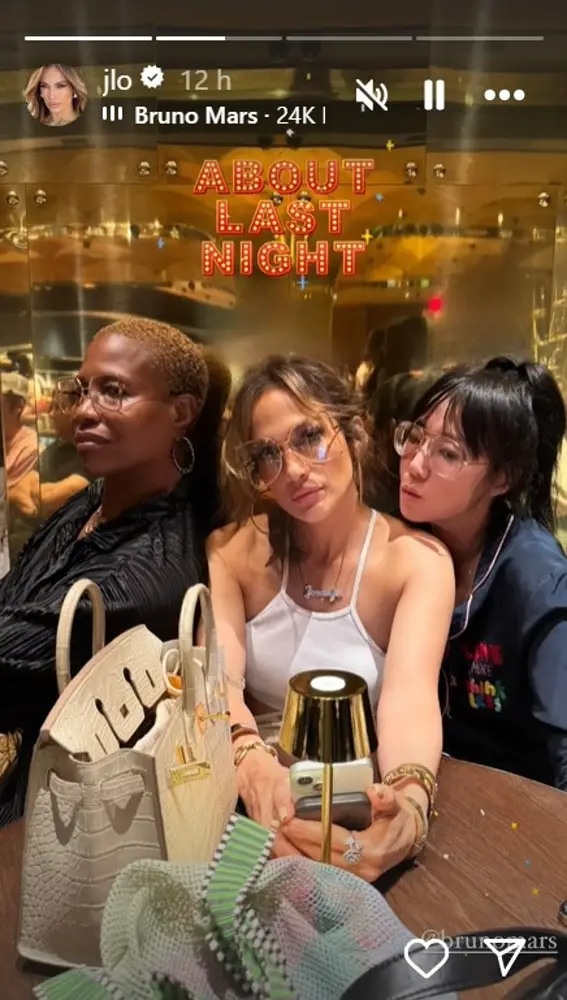 Historia de Intagram de Jennifer Lopez con dos amigas Historia de Intagram de Jennifer Lopez con dos amigas