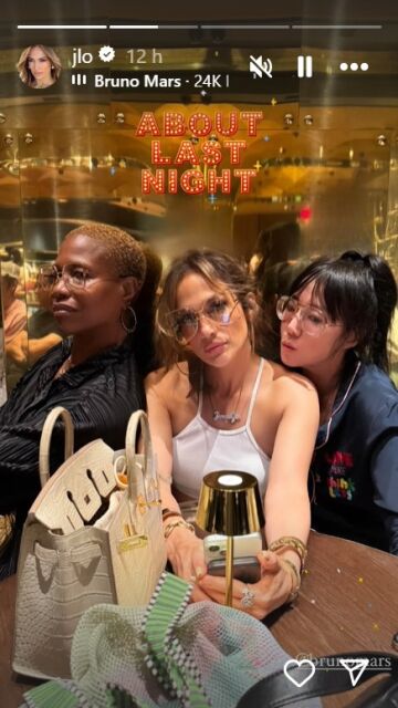 Historia de Intagram de Jennifer Lopez con dos amigas