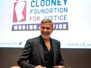 George Clooney en un acto de su fundación 