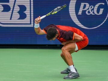 Alcaraz destroza la raqueta contra el suelo en el Masters 1.000