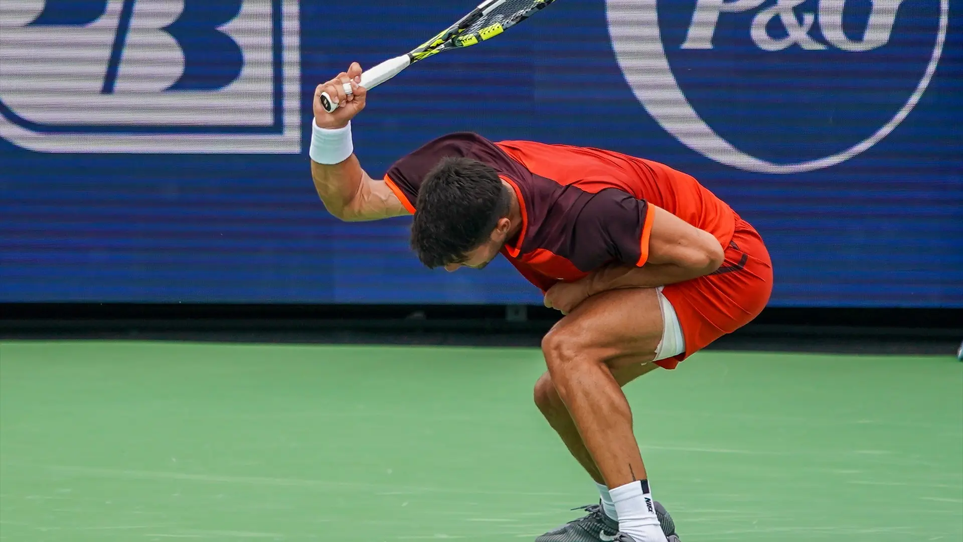Alcaraz destroza la raqueta contra el suelo en el Masters 1.000 Alcaraz destroza la raqueta contra el suelo en el Masters 1.000