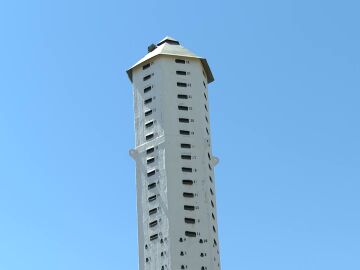 L torre que contiene los nidos de murciélagos