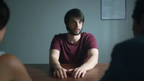 Ceylin se compromete a sacar a Çinar de la cárcel, ¿lo conseguirá? Ceylin se compromete a sacar a Çinar de la cárcel, ¿lo conseguirá?
