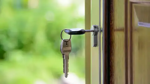 Imagen de archivo de la llave de una casa. Imagen de archivo de la llave de una casa.