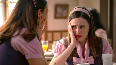 Claudia le confiesa a Fina su beso con Mateo: “Es que yo estoy enamorada de él” Claudia le confiesa a Fina su beso con Mateo: “Es que yo estoy enamorada de él”