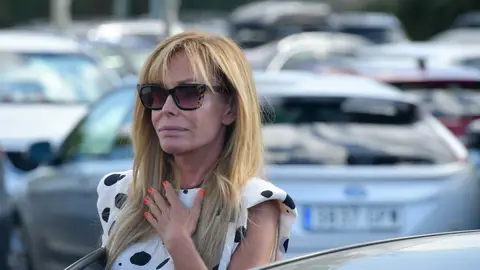 Lara Dibildos en el tanatorio tras la muerte de Juan Carlos, sobrino de Norma Duval Lara Dibildos en el tanatorio tras la muerte de Juan Carlos, sobrino de Norma Duval