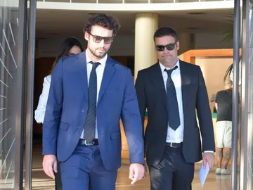 Christian y Marc Ostarcevic saliendo del tanatorio Christian y Marc Ostarcevic saliendo del tanatorio