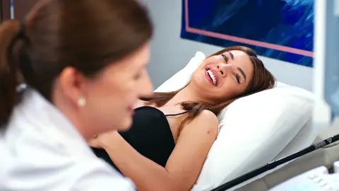 Kumru y Caner viven un momento muy especial: ¡escuchan por primera vez el latido de su bebé! Kumru y Caner viven un momento muy especial: ¡escuchan por primera vez el latido de su bebé!