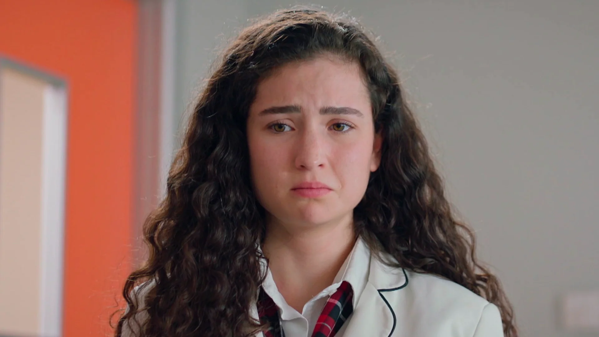 Yasmin, Tolga y Aybike pactan ocultar la verdad en una conversaci&oacute;n desgarradora: &ldquo;Nadie puede enterarse&rdquo;