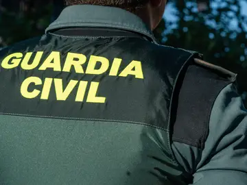 Imagen de archivo de un agente de la Guardia Civil Imagen de archivo de un agente de la Guardia Civil