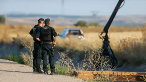 La Guardia Civil rastrea el canal de Mocejón La Guardia Civil rastrea el canal de Mocejón