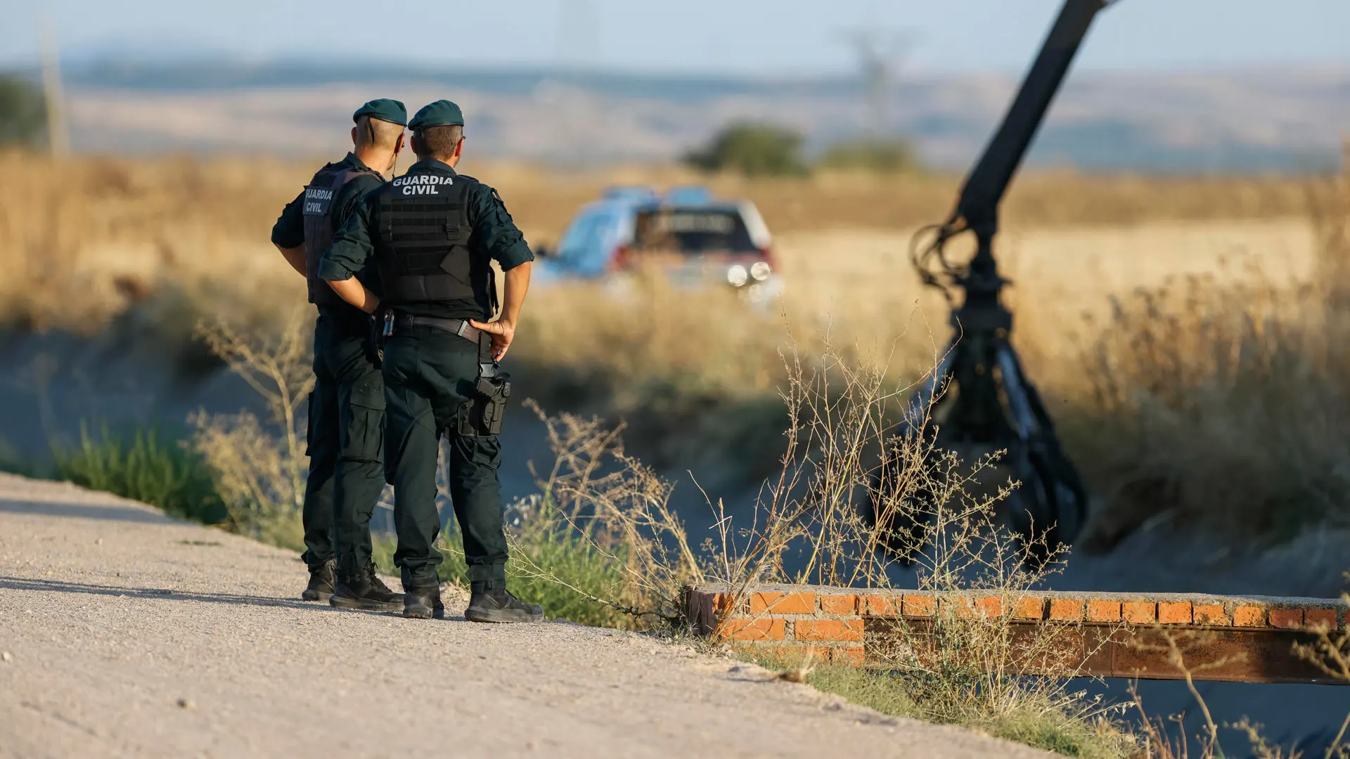 La Guardia Civil rastrea el canal de Mocej&oacute;n 